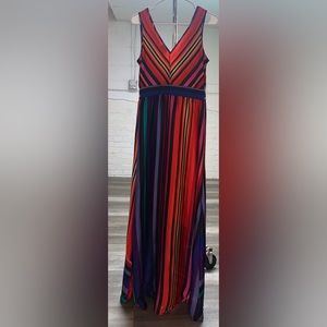 Size: 10, Worthington multi-colored maxi dress.